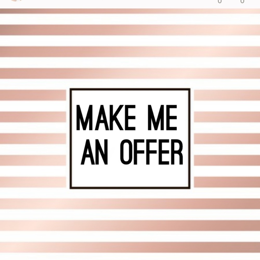 MAKE ME AN OFFER!👛👗👚👠